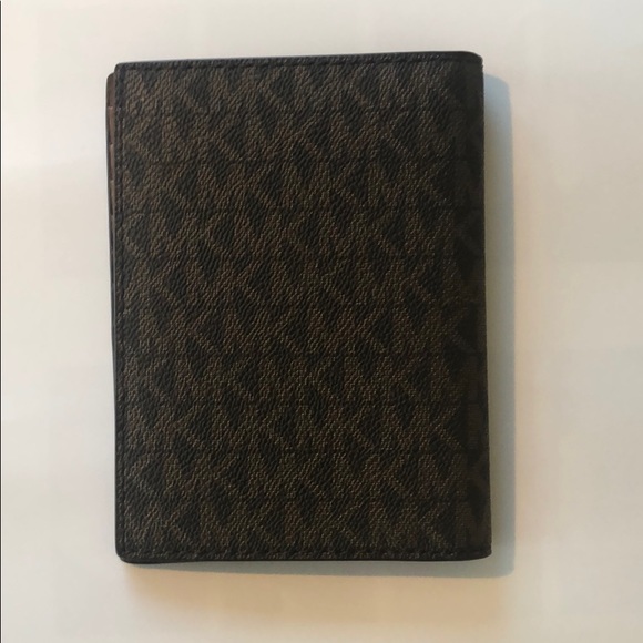 Michael Kors Passport wallet - Picture 2 of 5